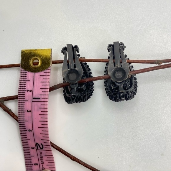 Vintage Black Stone Clip-On Earrings - Picture 10 of 10